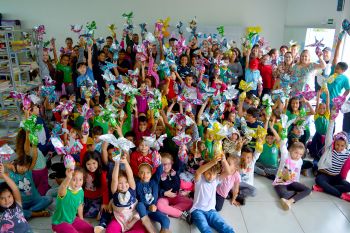 Entrega de ovos de páscoa ao alunos da rede municipal  