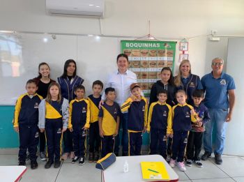 Prefeito Oclecio Meneses visita escola para tratar sobre segurança das crianças