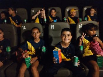 Alunos da Escola e CMEI de Farol foram ao Cinema