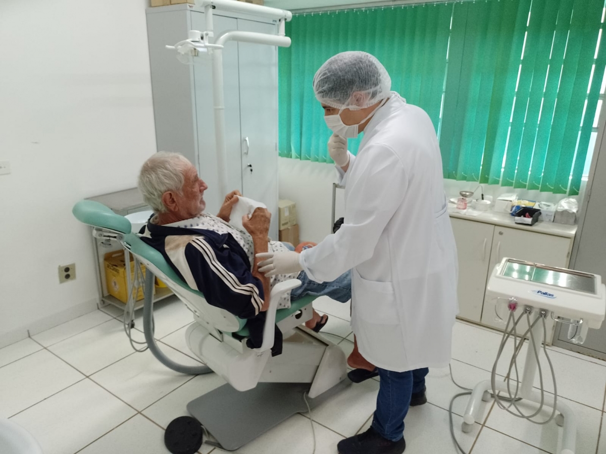 Programa de Atendimento Odontológico garante próteses dentárias em Farol  