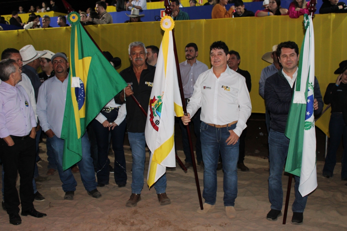 Grande Público com presença de lideranças e show marcaram o início da Expofar 2023 