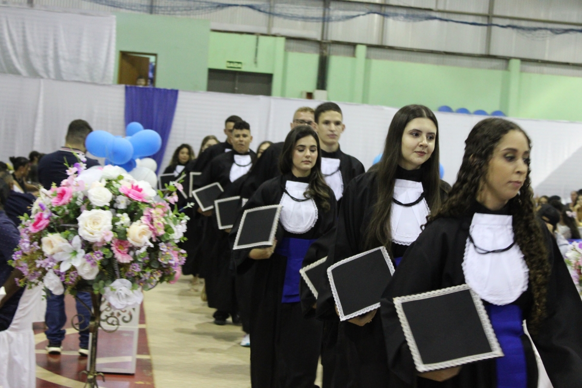 Formatura do Colégio Estadual Cultura Universal: Aluno ganhador do Bolsa Universitária é anunciado