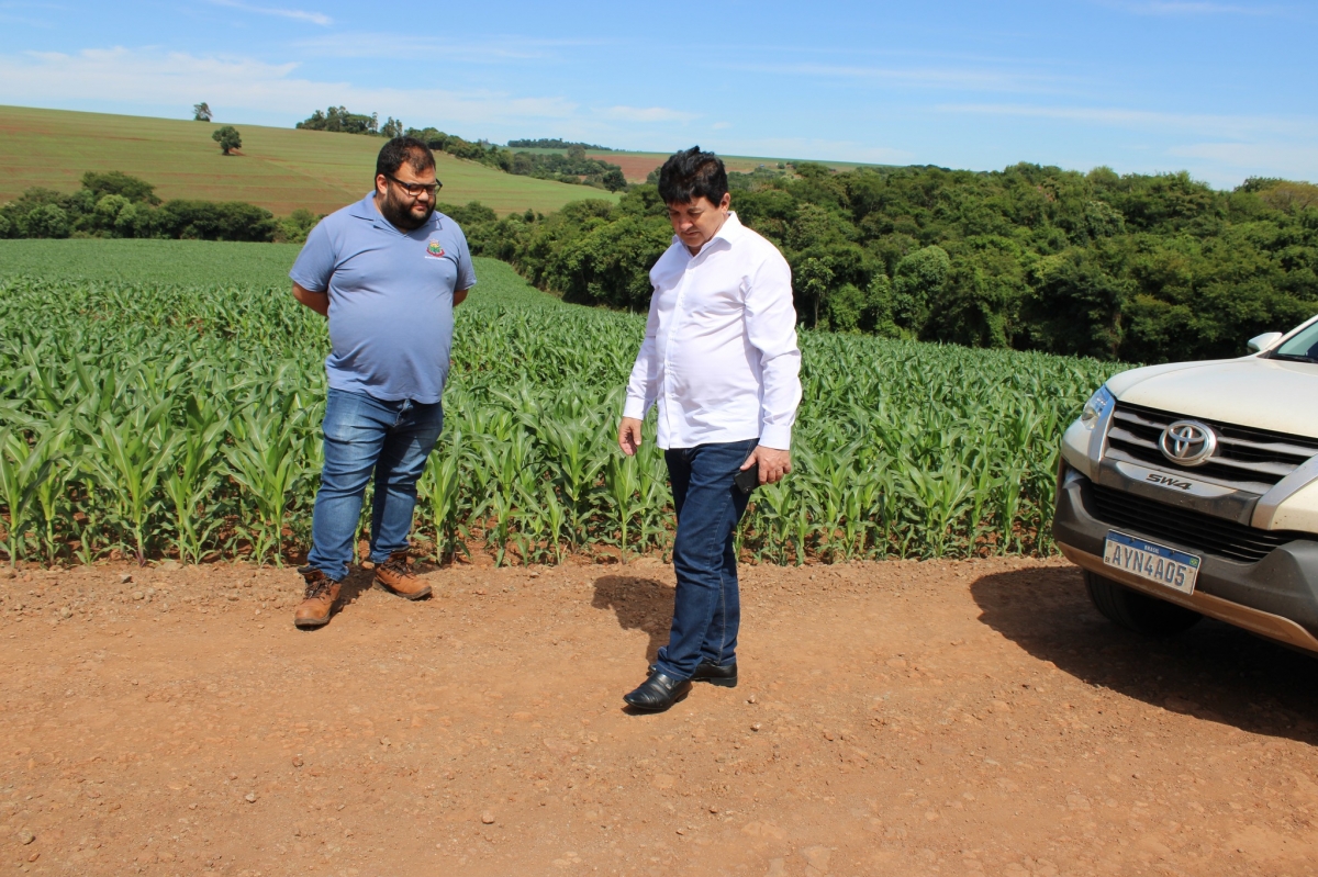 Prefeito Oclecio Meneses vistoria estradas rurais  em planejamento de obras de pavimentação