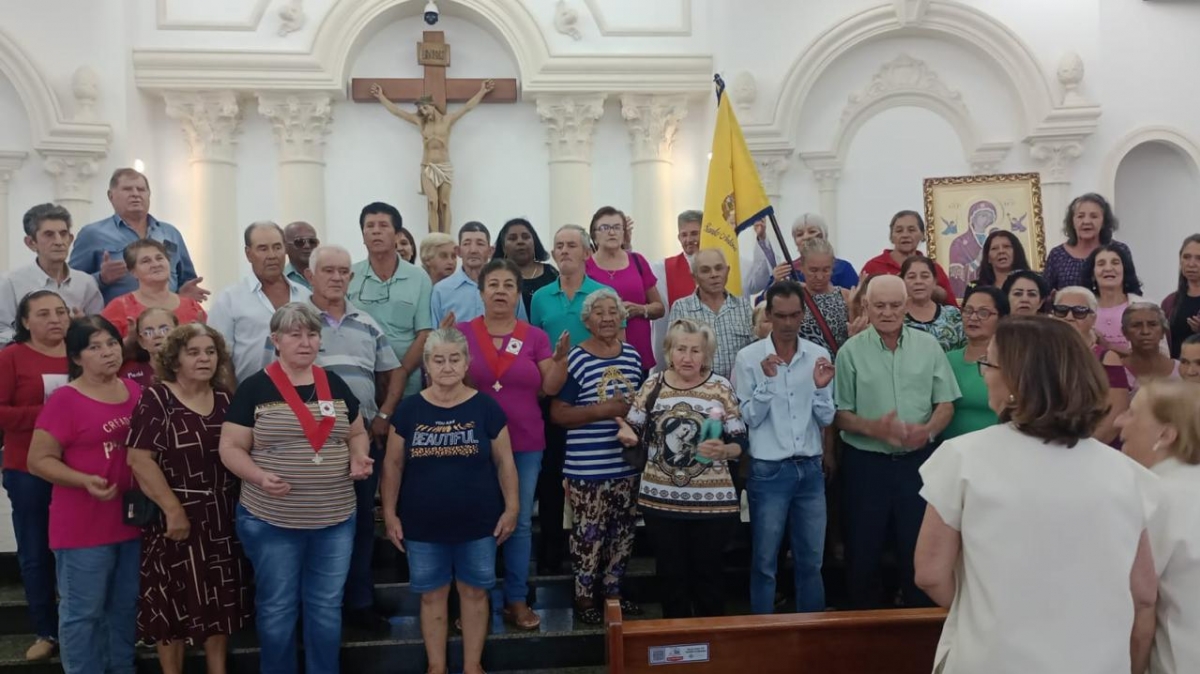 Farol promove Baile Regional da Melhor Idade e apresenta  Bandeira abençoada no Santuário Nossa Senhora Aparecida