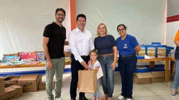 Farol tem volta às aulas com  entrega de kit escolar e uniformes completos