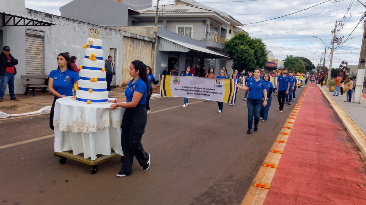 32ª Aniversário: Desfile Cívico apresentou programas e projetos  municipais com grande público 