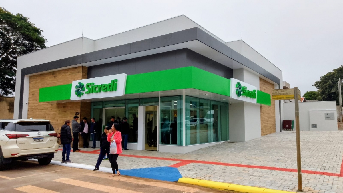 Moderna agência Banco Sicredi é inaugurada