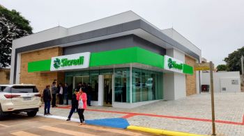 Moderna agência Banco Sicredi é inaugurada