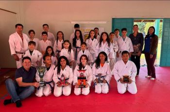 Alunos do Projeto Karatê recebem Kimonos